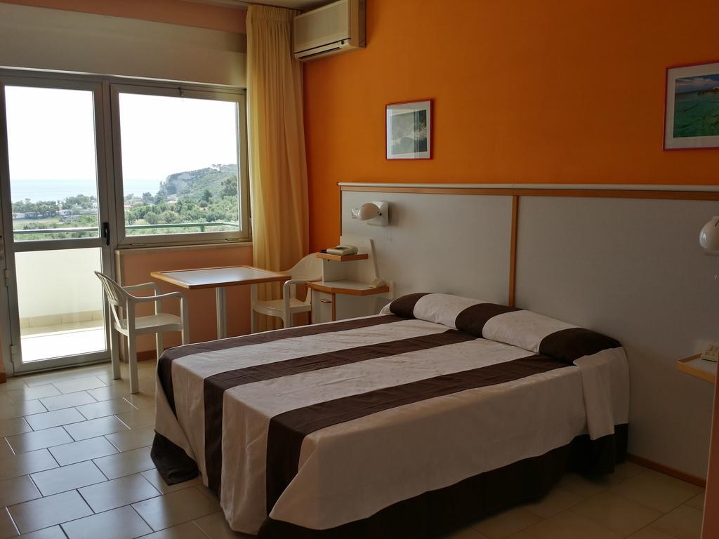 Centro Di Soggiorno Il Belvedere Vieste Zimmer foto