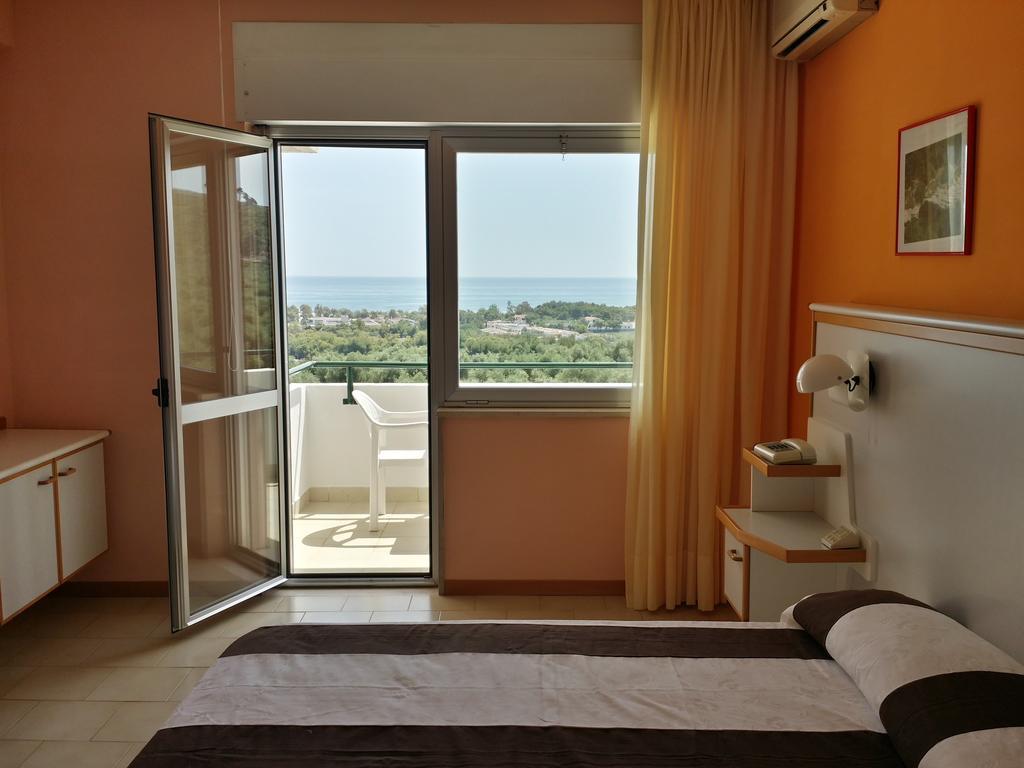 Centro Di Soggiorno Il Belvedere Vieste Zimmer foto