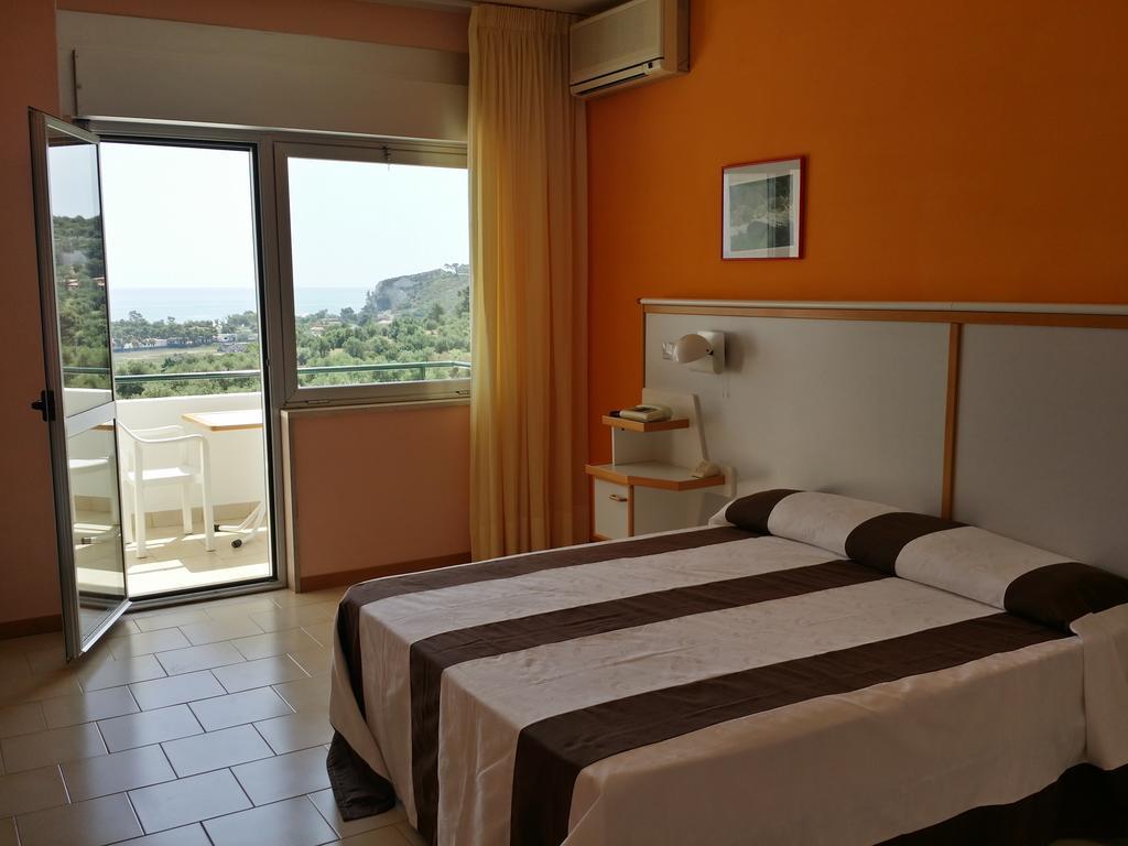 Centro Di Soggiorno Il Belvedere Vieste Zimmer foto