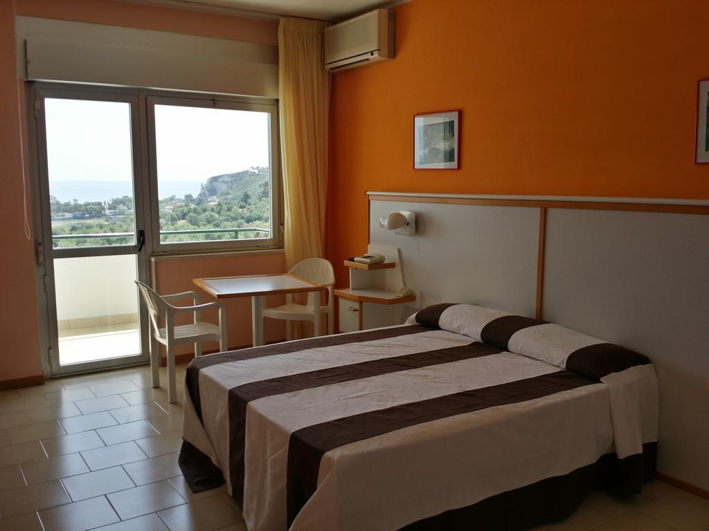 Centro Di Soggiorno Il Belvedere Vieste Zimmer foto